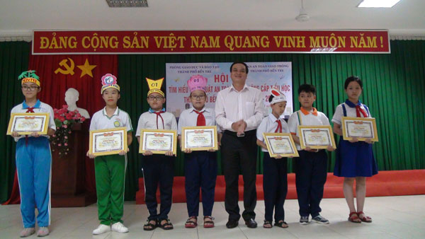 tim-hieu-luat-an-toan-giao-thong-2019-1.jpg