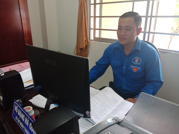 Anh-Vo-Dang-Ha-Giang-Bi-thu-xa-Doan-Binh-Phu.png