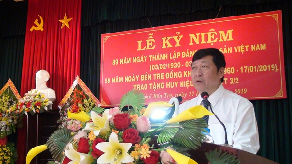 Ky-niem-thanh-lap-DCSVN-va-Dong-khoi-Ben-Tre-trao-huy-hieu-dang-dot-3-2-2019-1.png
