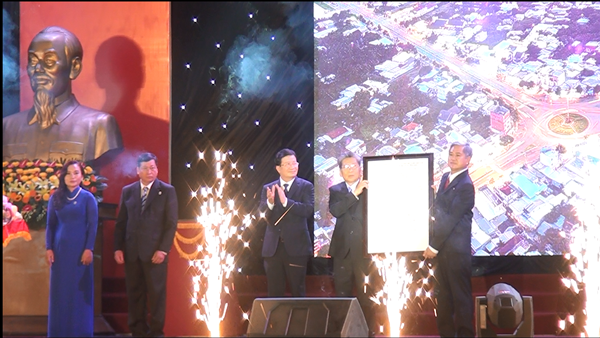 Le-don-nhan-QD-cong-nhan-do-thi-loai-2-3.png