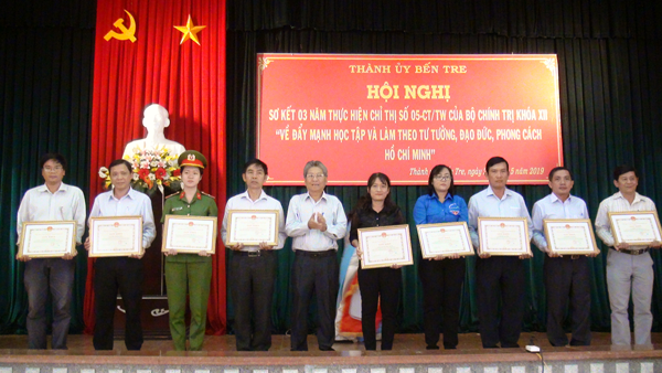 So-ket-3-nam-thuc-hien-chi-thi-05-Bo-chinh-tri-2019.png