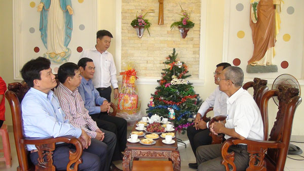 Tham-cac-nha-tho-ho-dao-tren-dia-ban-TPBT.jpg