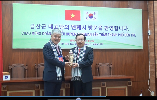 Tiep-don-doan-dai-bieu-huyen-Geumsan-1.png