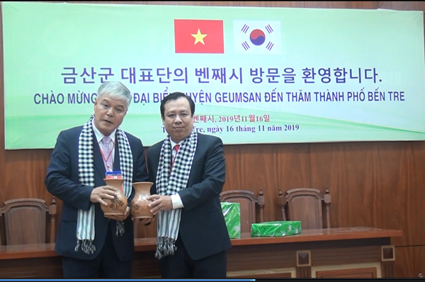 Tiep-don-doan-dai-bieu-huyen-Geumsan-3.png