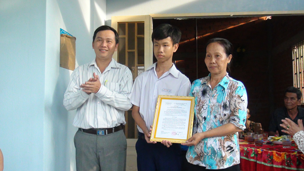 trao-nha-khan-quang-do-17-10-2019.png