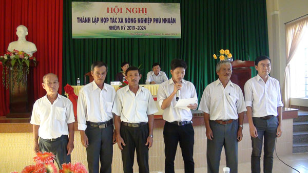 Ra-mat-hop-tac-xa-nong-nghiep-Phu-Nhuan.jpg