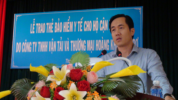 Trao-bao-hiem-y-te-cho-ho-can-ngheo-cty-TNHH-VT-Hoan-Khai-1.png