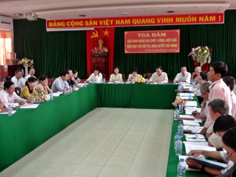 Đại biểu tham gia toạ đàm.