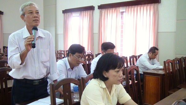 Hop-mat-can-bo-phan-cong-theo-doi-ho-tro-cac-chi-dan-o-xa-phuong.png
