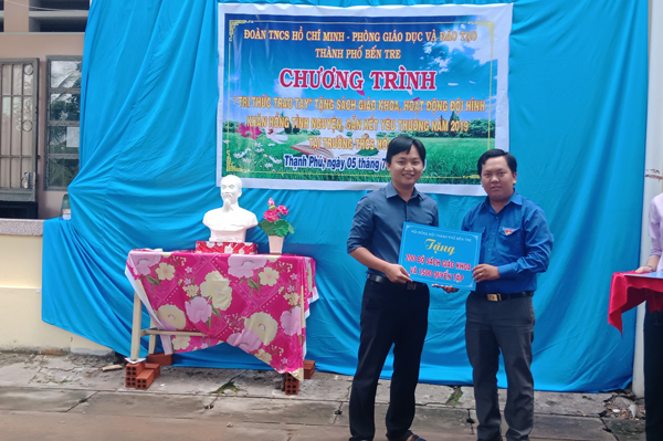 Tri-thuc-trao-tay-xa-Hoa-Loi-Huyen-Thanh-Phu-2019.png