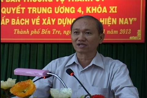 Đồng chí Nguyễn Tấn Đạt, Ủy viên Ban Thường vụ Tỉnh ủy, Bí thư Thành ủy kết luận hội nghị.