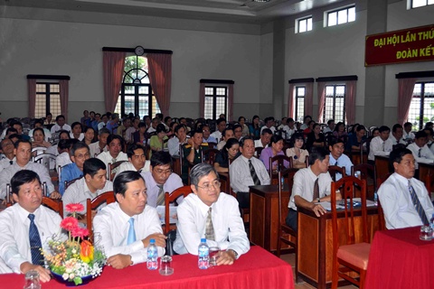 Các đại biểu tham dự lễ giao nhận (Ảnh: ĐB)