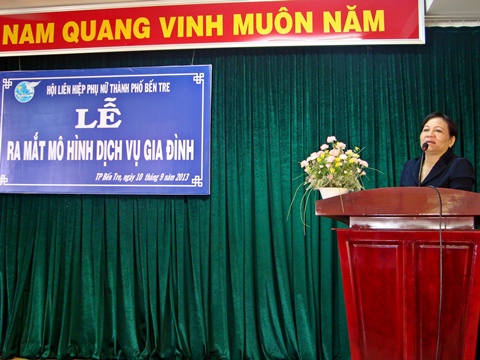 Đồng chí Huỳnh Thị Sang - PCT Hội LHPN tỉnh Bến Tre phát biểu tại lễ ra mắt.