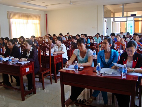 Đại biểu tham dự buổi lễ ra mắt câu lạc bộ.