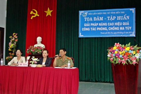 Chủ tọa buổi tọa đàm.