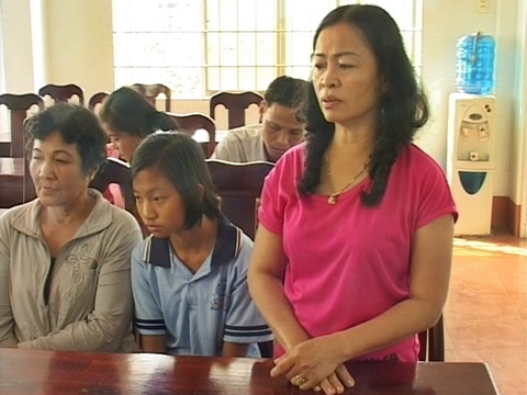 Chi Nguyễn Thi Kim Thoại thay mặt các hộ dân phát biểu cảm ơn sự quan tâm của lãnh đạo thành phố.
