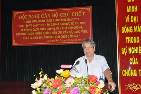Đồng chí Cao Văn Dũng, Phó Trưởng Ban Tuyên giáo Tỉnh uỷ triển khai chuyên đề 2013.( Ảnh: ĐB)