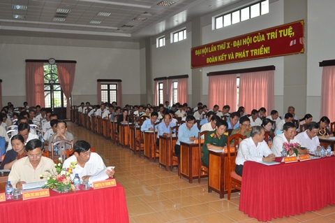 Các đồng chí chủ chốt dự hội nghị.( Ảnh: ĐB)